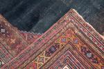 Khorassan 
Grand tapis  

à fond noir, décor rhylla d’un...